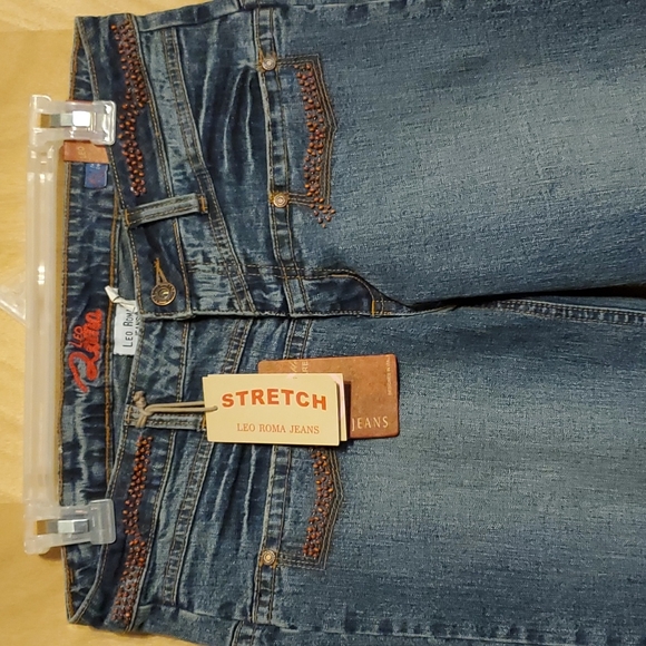 Leo Roma Jeans flared capris in a size 9 is Italian designed with tags. - Picture 3 of 6